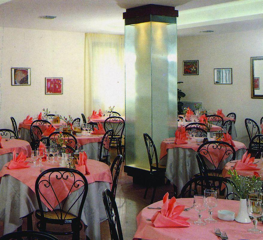 Hotel Cristallo Cattolica Esterno foto