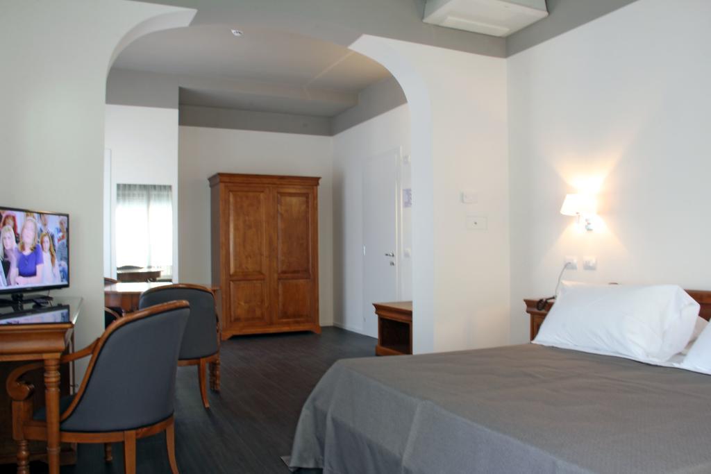 Hotel Cristallo Cattolica Camera foto