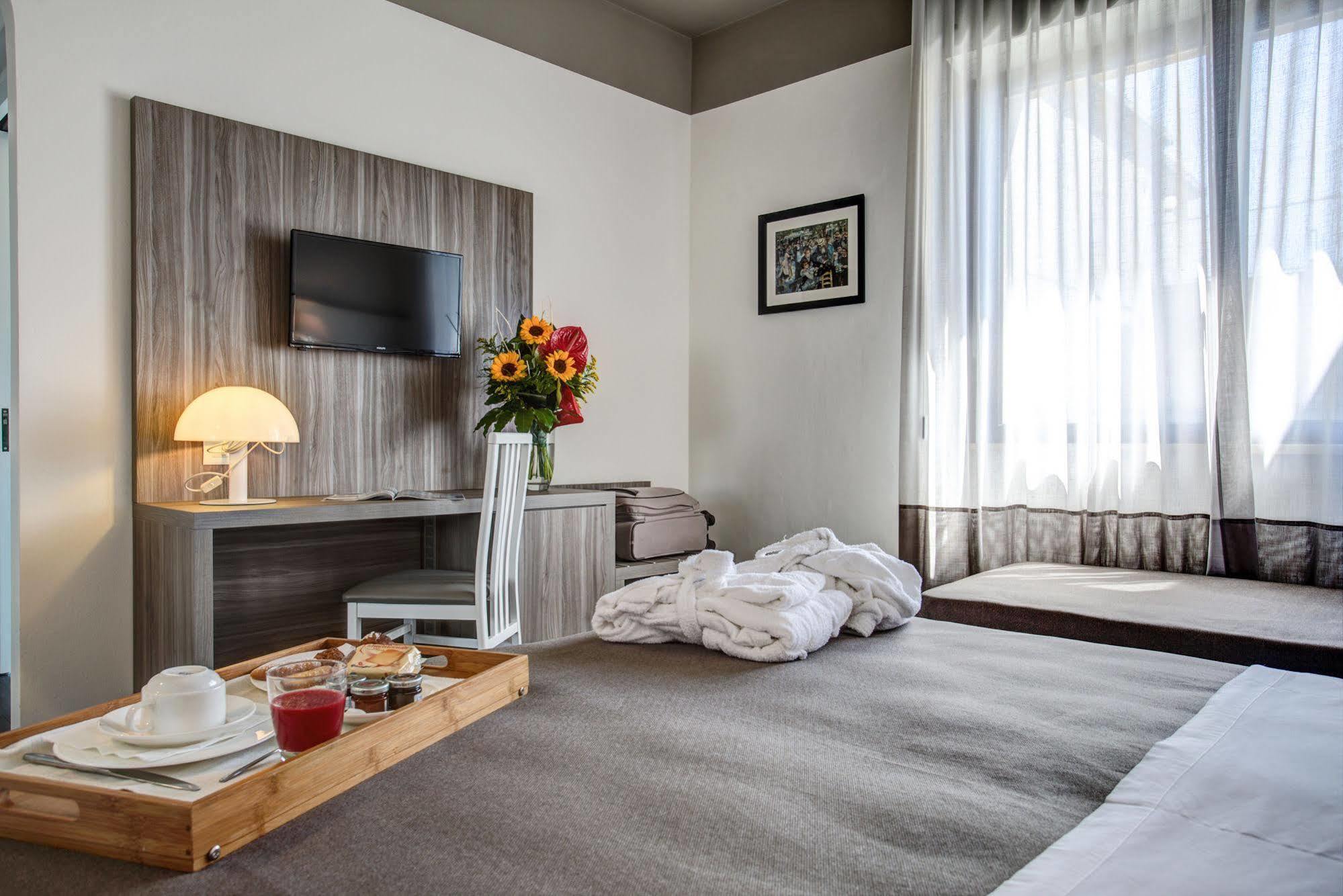 Hotel Cristallo Cattolica Esterno foto