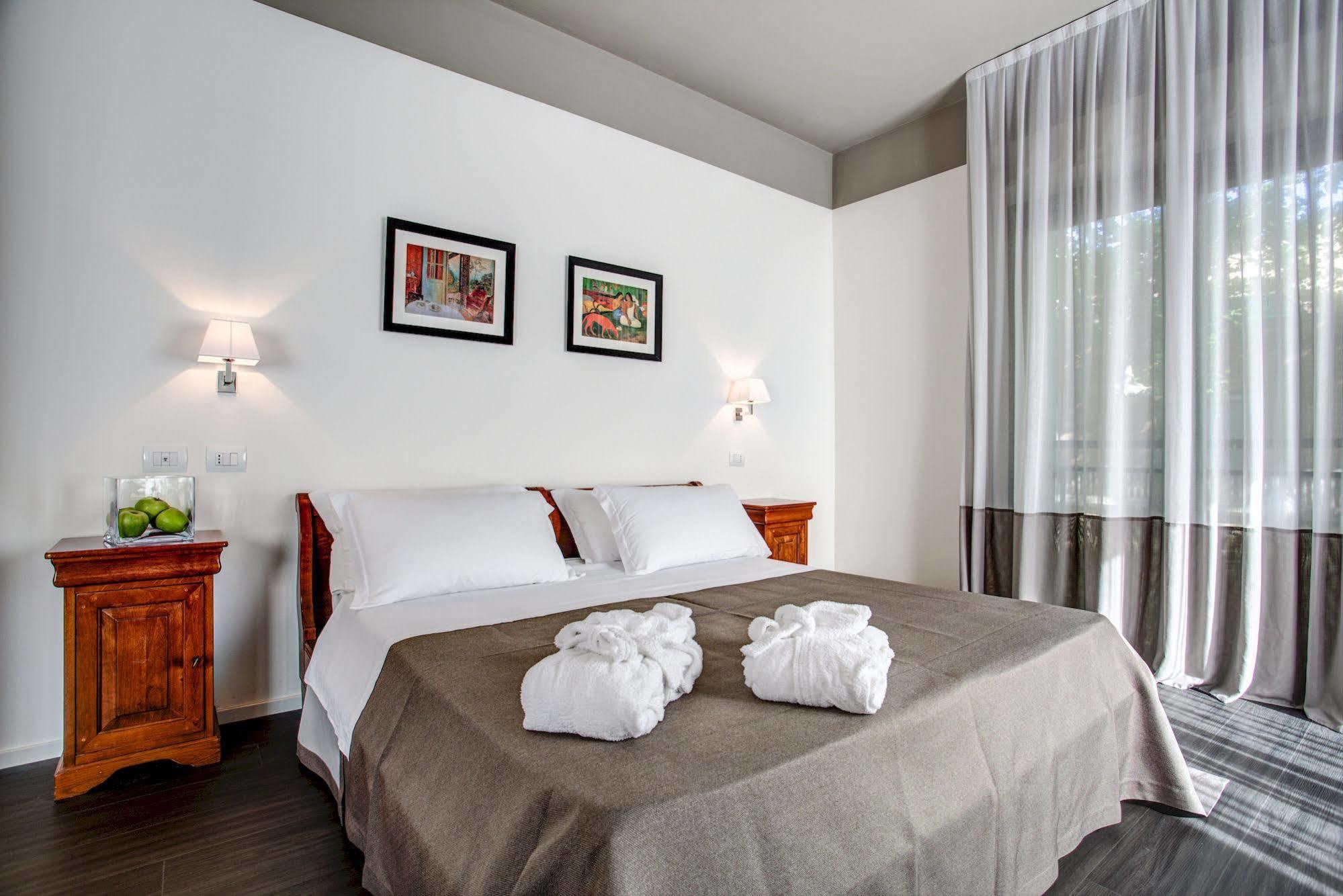 Hotel Cristallo Cattolica Esterno foto