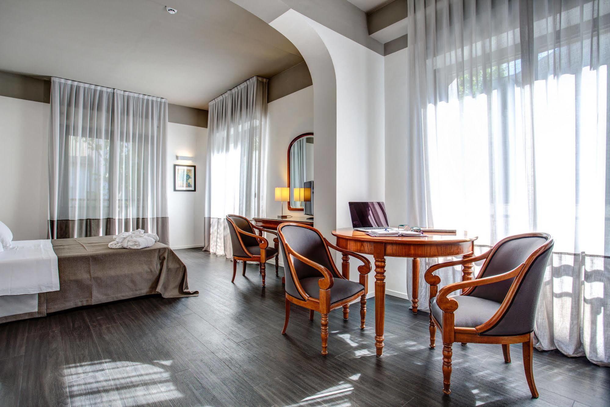 Hotel Cristallo Cattolica Esterno foto