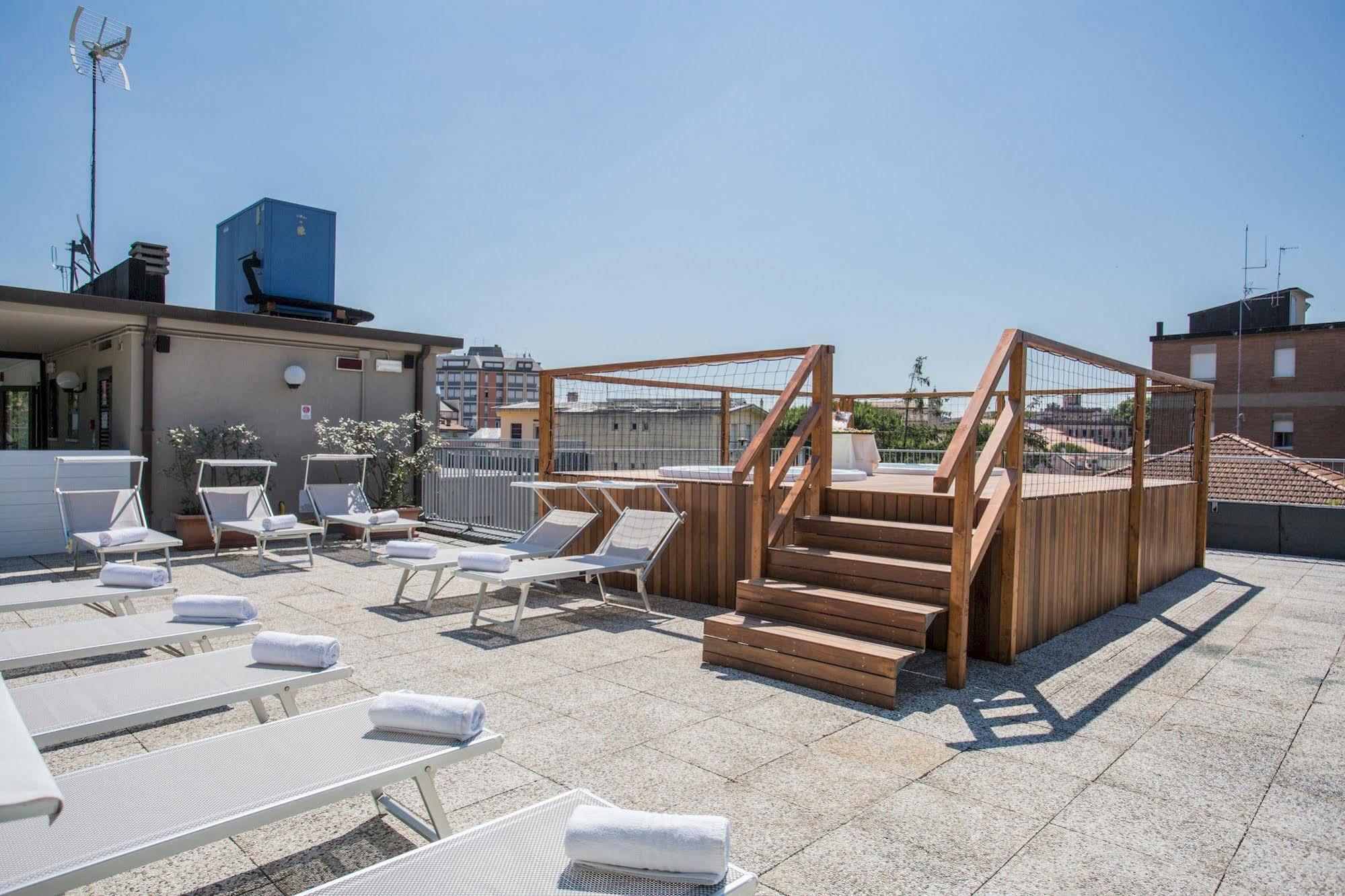 Hotel Cristallo Cattolica Esterno foto
