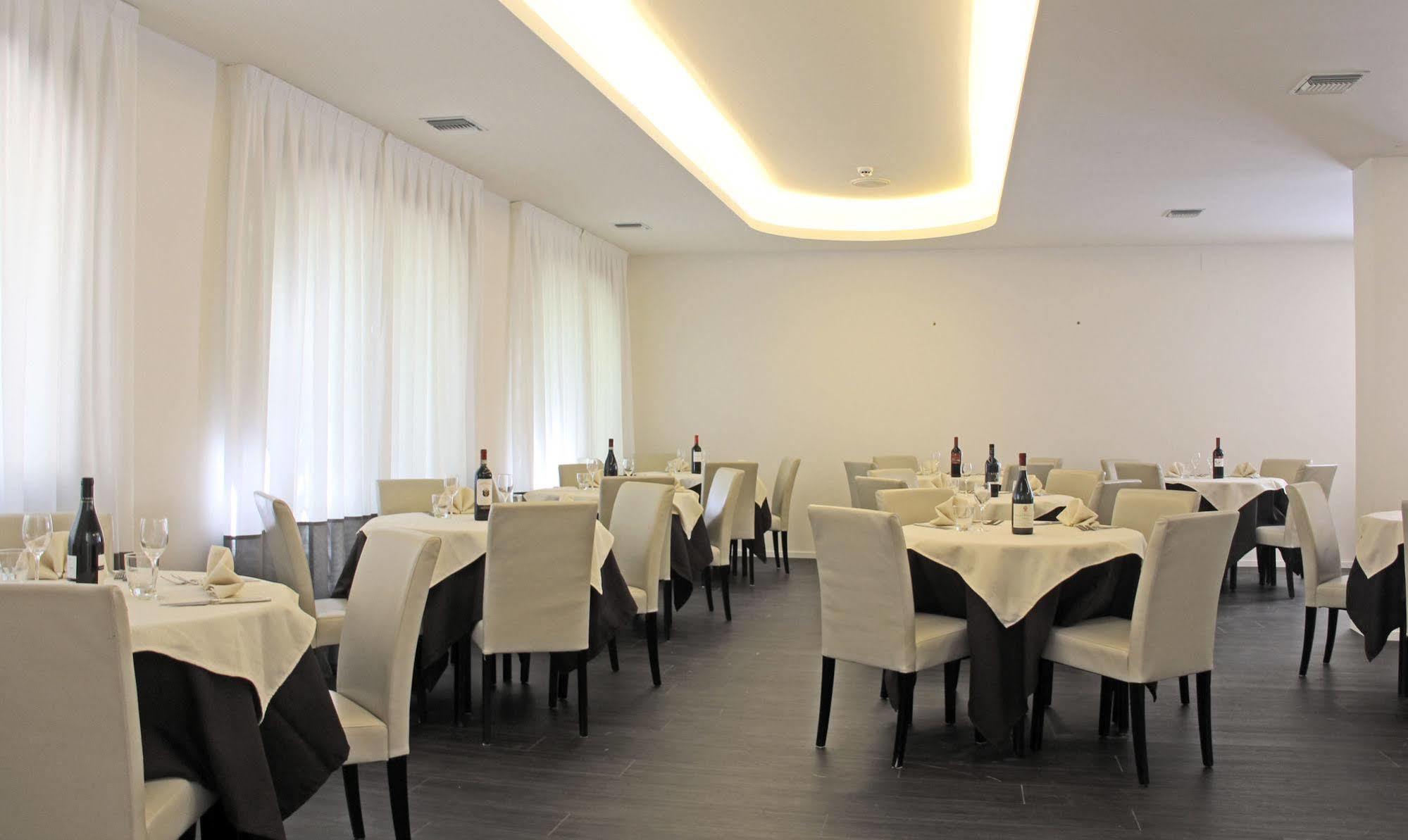 Hotel Cristallo Cattolica Esterno foto
