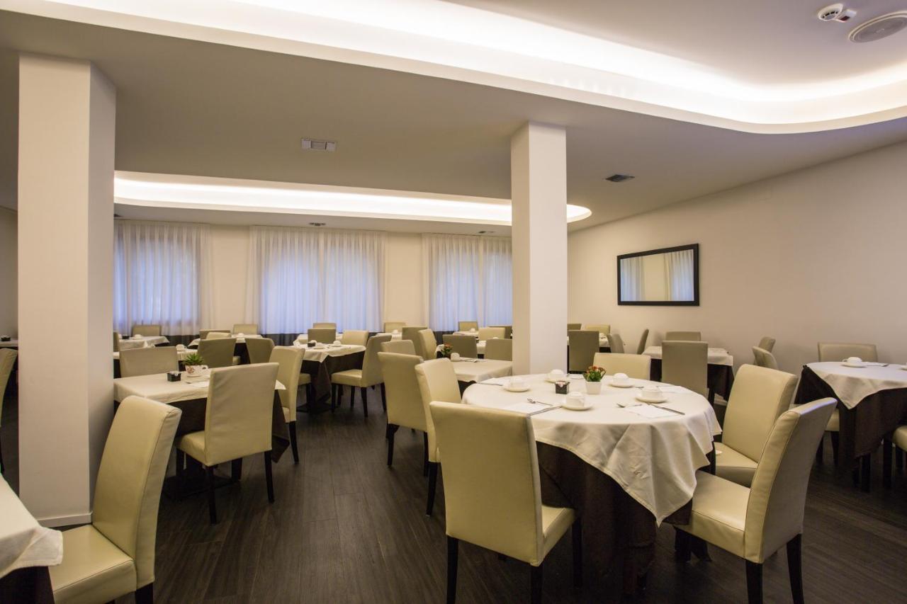 Hotel Cristallo Cattolica Esterno foto