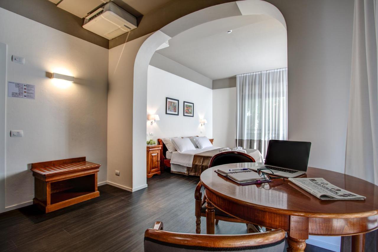 Hotel Cristallo Cattolica Esterno foto